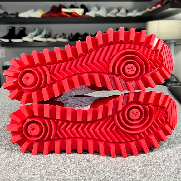 🚨LOUIS VUITTON RUNNER SNEAKER🚨 - Picture 6 of 13